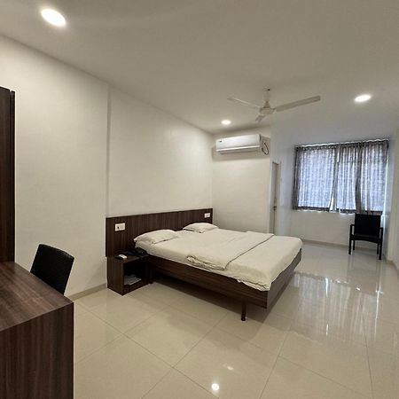 Hotel New Samrat 奥兰加巴德 外观 照片