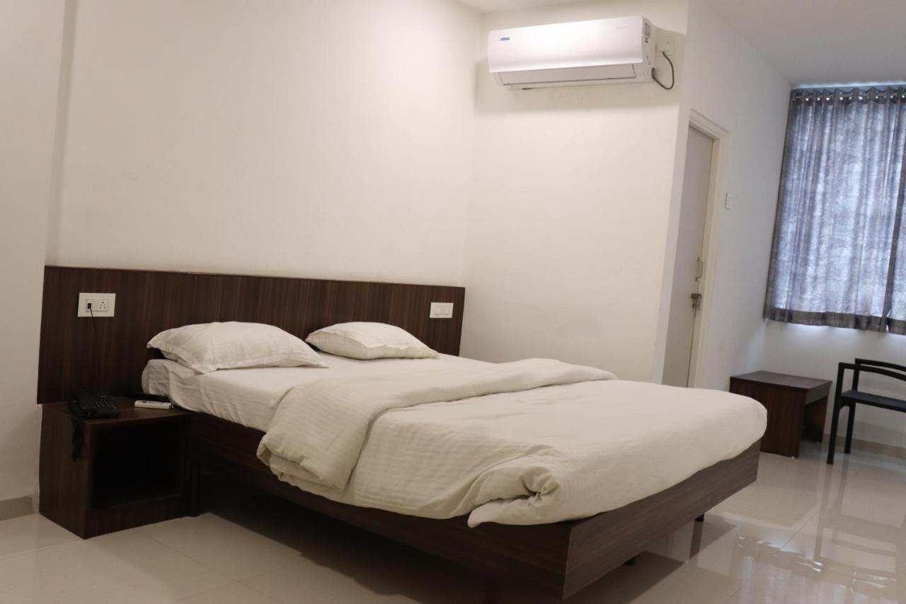 Hotel New Samrat 奥兰加巴德 外观 照片
